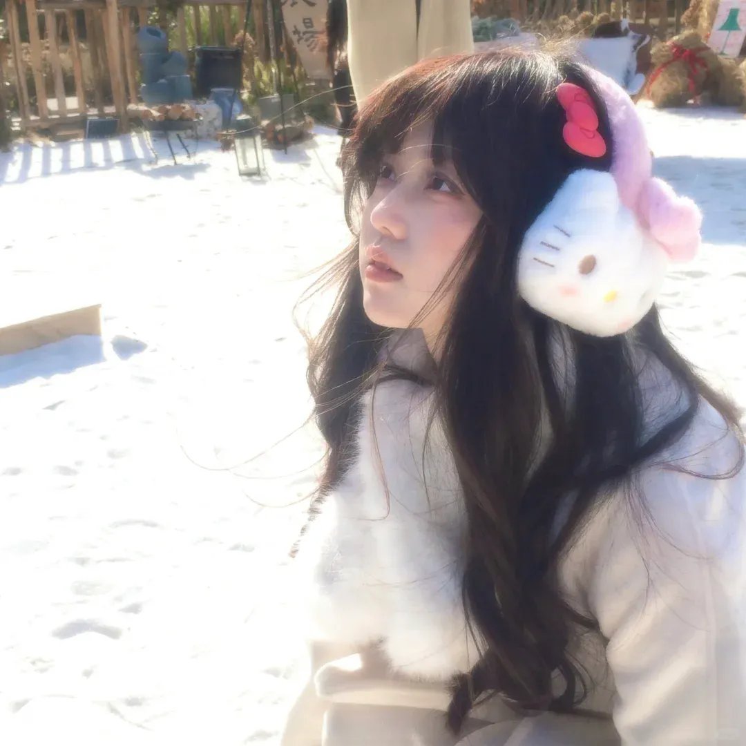 戴脚镣的女孩
